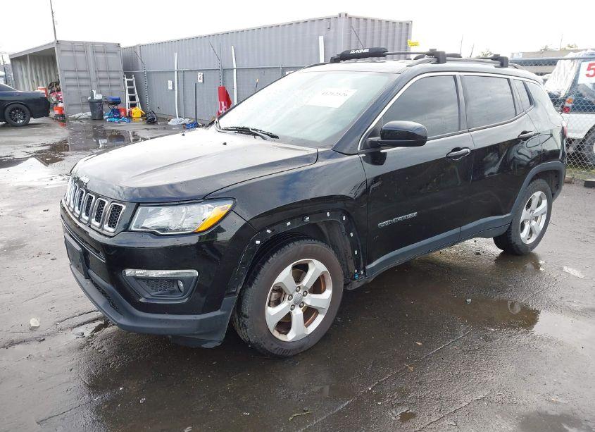 Photo 2 of 2018 Jeep Compass LATITUDE FWD (VIN 3C4NJCBB3JT495320)