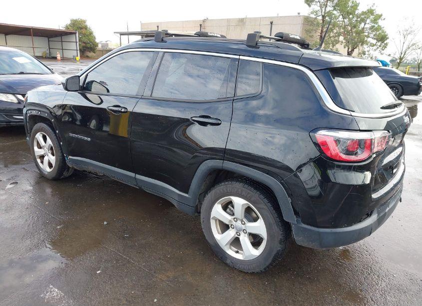 Photo 3 of 2018 Jeep Compass LATITUDE FWD (VIN 3C4NJCBB3JT495320)