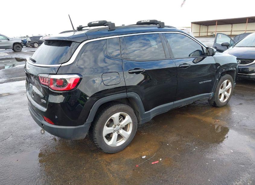 Photo 4 of 2018 Jeep Compass LATITUDE FWD (VIN 3C4NJCBB3JT495320)