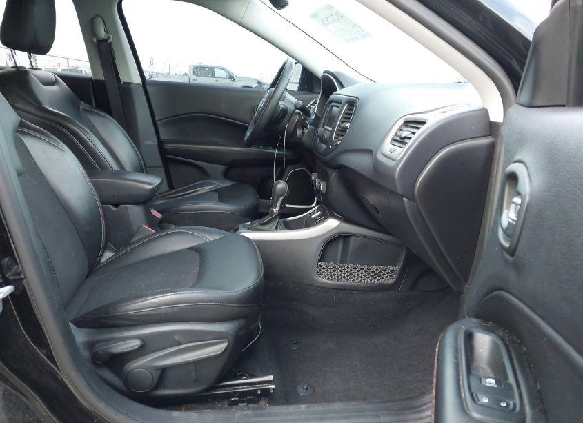 Photo 5 of 2018 Jeep Compass LATITUDE FWD (VIN 3C4NJCBB3JT495320)