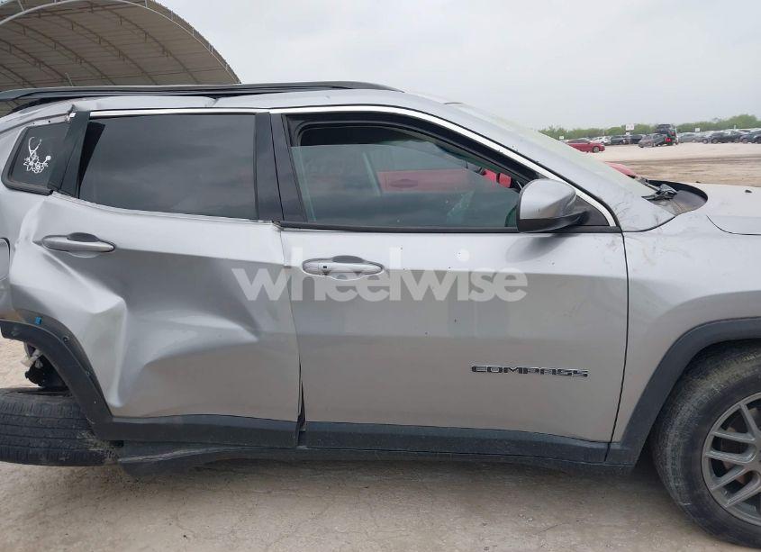 Photo 14 of 2019 Jeep Compass LATITUDE FWD (VIN 3C4NJCBB3KT726640)