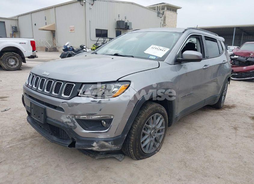 Photo 2 of 2019 Jeep Compass LATITUDE FWD (VIN 3C4NJCBB3KT726640)