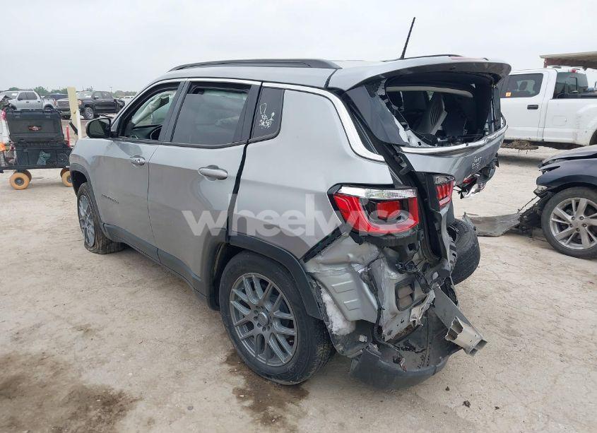 Photo 3 of 2019 Jeep Compass LATITUDE FWD (VIN 3C4NJCBB3KT726640)