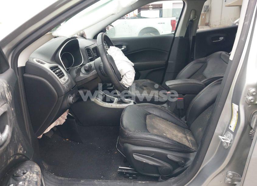 Photo 5 of 2019 Jeep Compass LATITUDE FWD (VIN 3C4NJCBB3KT726640)