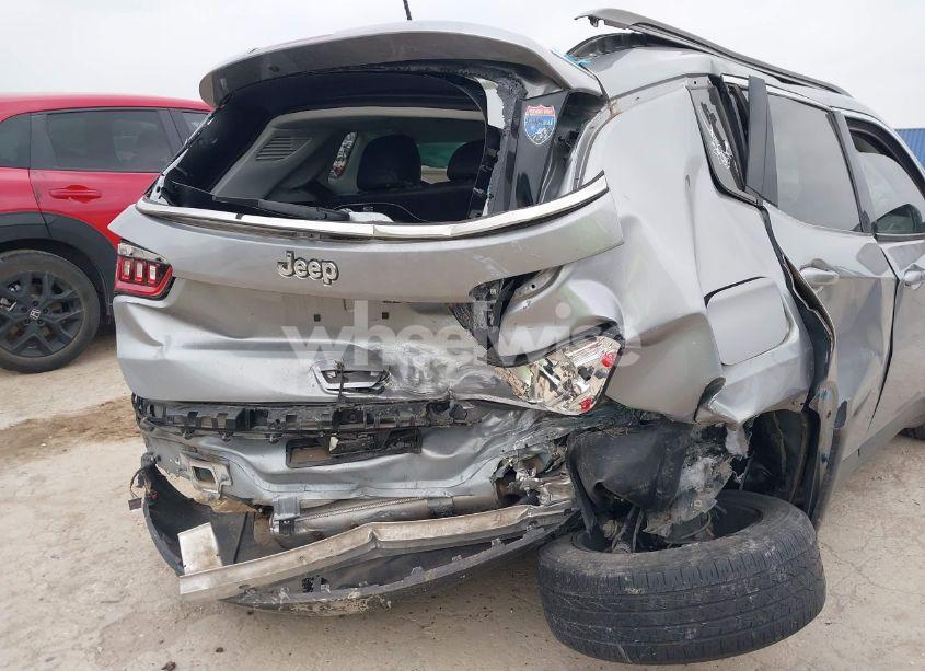 Photo 6 of 2019 Jeep Compass LATITUDE FWD (VIN 3C4NJCBB3KT726640)