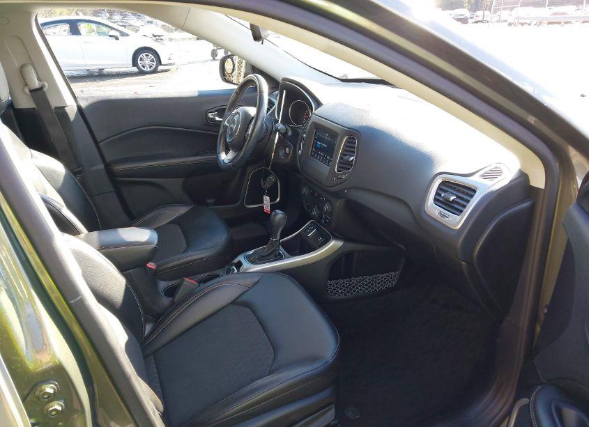 Photo 5 of 2020 Jeep Compass LATITUDE FWD (VIN 3C4NJCBB3LT130381)