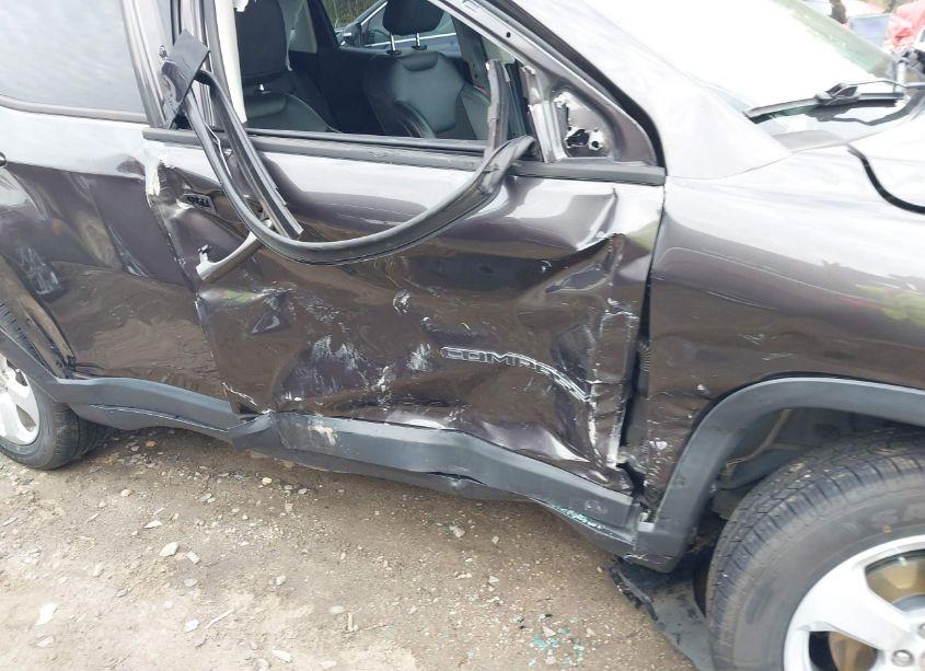 Photo 6 of 2021 Jeep Compass LATITUDE FWD (VIN 3C4NJCBB3MT518132)