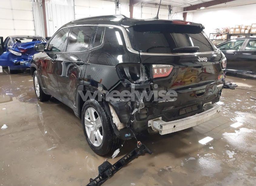 Photo 3 of 2022 Jeep Compass LATITUDE FWD (VIN 3C4NJCBB3NT164355)