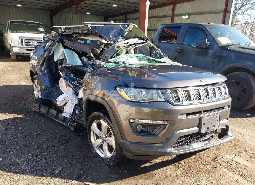 2018 Jeep Compass LATITUDE FWD (VIN 3C4NJCBB4JT137577) main photo