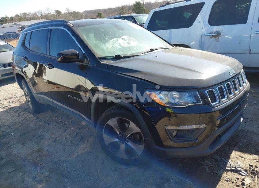 2018 Jeep Compass LATITUDE FWD (VIN 3C4NJCBB4JT194426) main photo