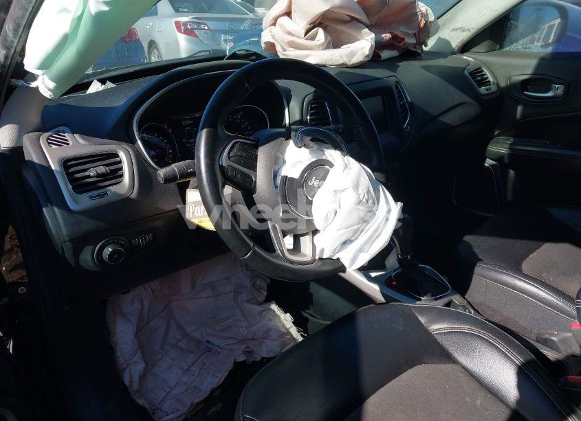 Photo 18 of 2018 Jeep Compass LATITUDE FWD (VIN 3C4NJCBB4JT194426)