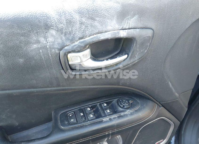 Photo 19 of 2018 Jeep Compass LATITUDE FWD (VIN 3C4NJCBB4JT194426)