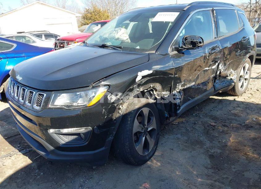 Photo 2 of 2018 Jeep Compass LATITUDE FWD (VIN 3C4NJCBB4JT194426)