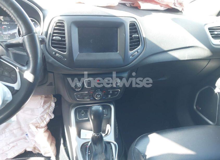 Photo 22 of 2018 Jeep Compass LATITUDE FWD (VIN 3C4NJCBB4JT194426)