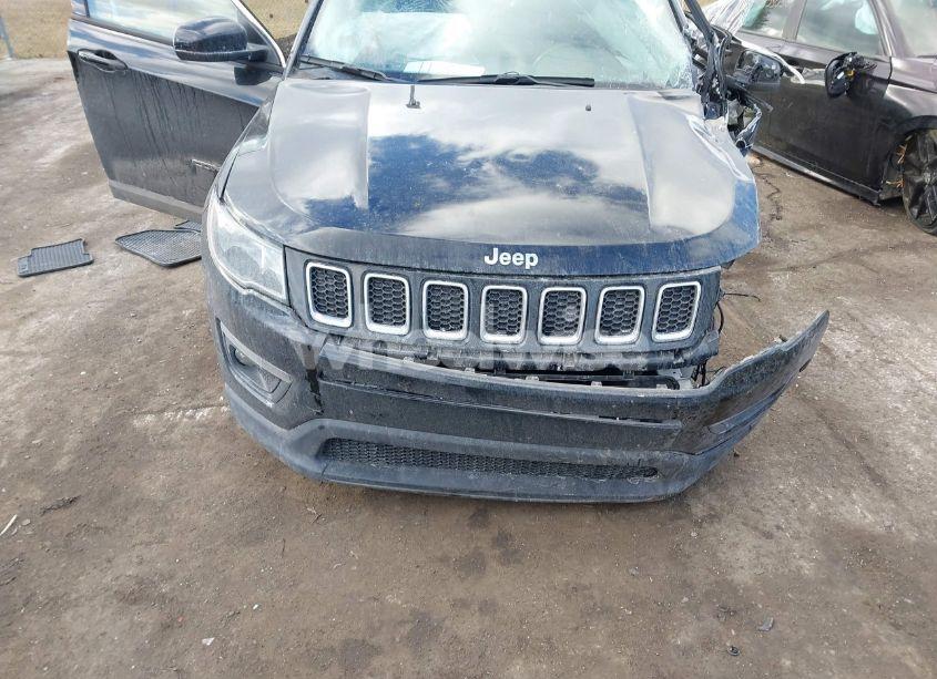 Photo 12 of 2018 Jeep Compass LATITUDE FWD (VIN 3C4NJCBB4JT233662)