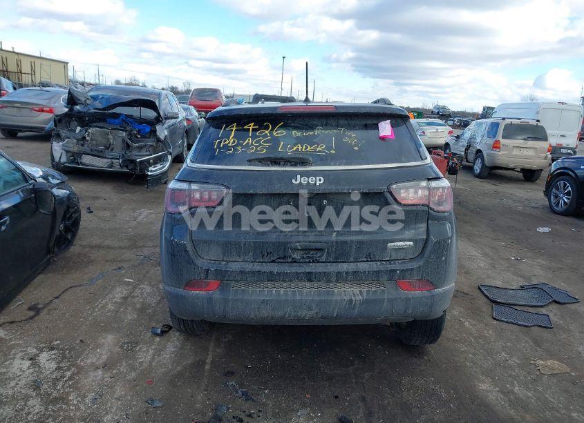 Photo 16 of 2018 Jeep Compass LATITUDE FWD (VIN 3C4NJCBB4JT233662)