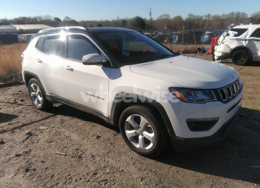 2018 Jeep Compass LATITUDE FWD (VIN 3C4NJCBB4JT263261) main photo