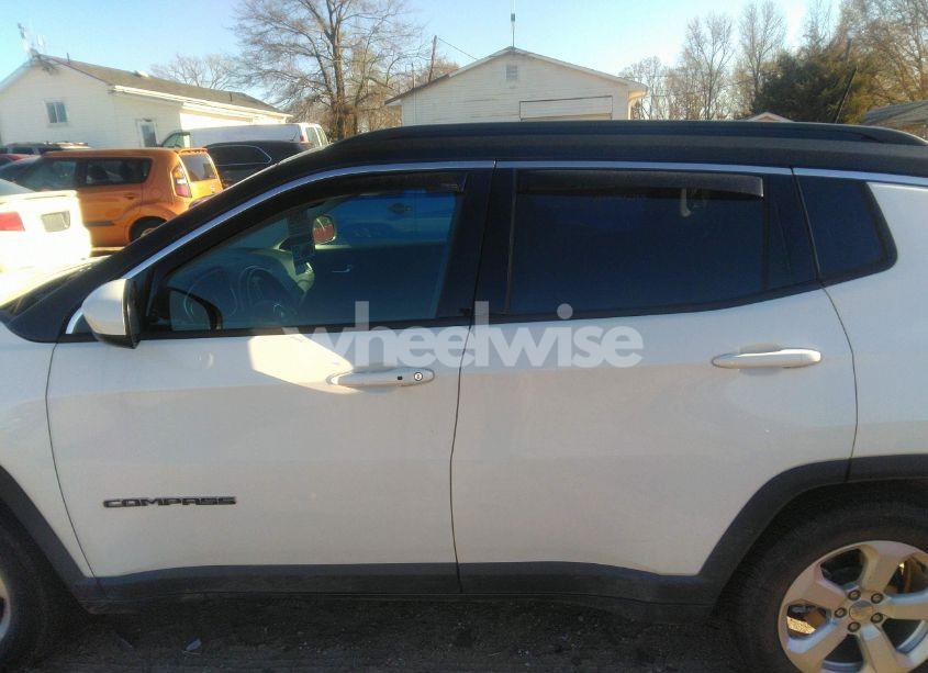 Photo 14 of 2018 Jeep Compass LATITUDE FWD (VIN 3C4NJCBB4JT263261)