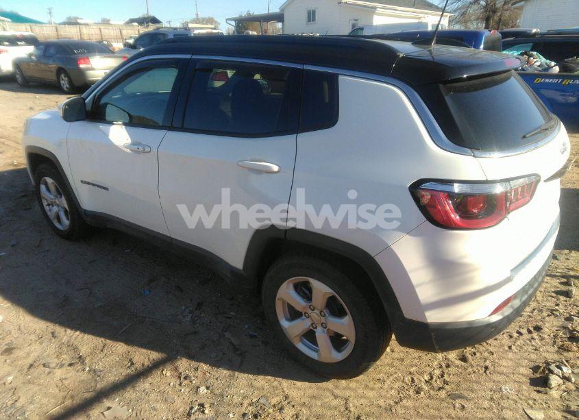 Photo 3 of 2018 Jeep Compass LATITUDE FWD (VIN 3C4NJCBB4JT263261)