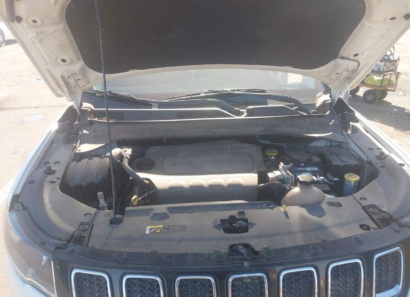 Photo 10 of 2018 Jeep Compass LATITUDE FWD (VIN 3C4NJCBB4JT293148)