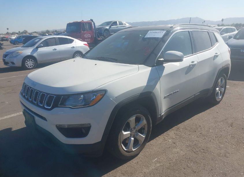 Photo 2 of 2018 Jeep Compass LATITUDE FWD (VIN 3C4NJCBB4JT293148)