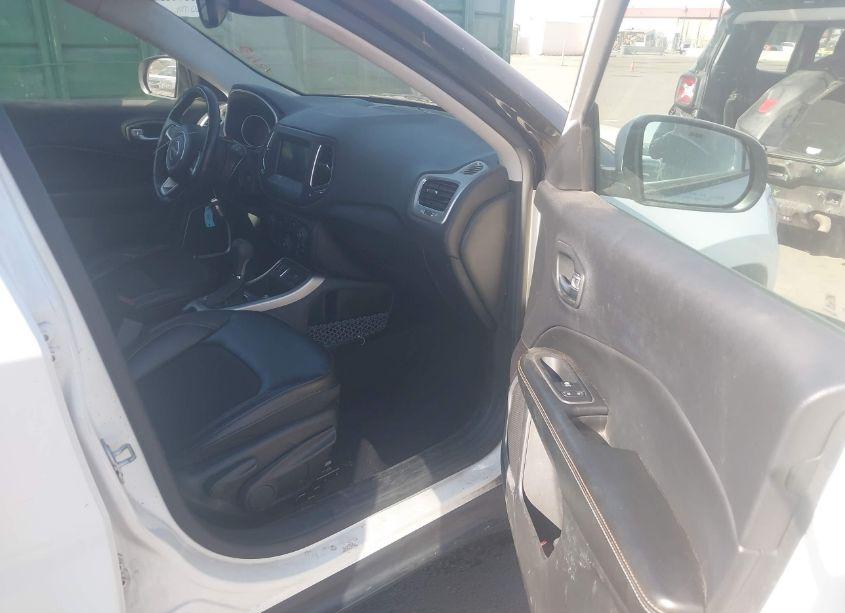 Photo 5 of 2018 Jeep Compass LATITUDE FWD (VIN 3C4NJCBB4JT293148)