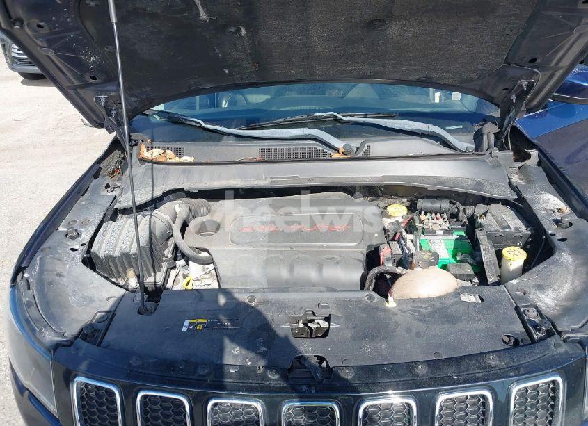 Photo 10 of 2018 Jeep Compass LATITUDE FWD (VIN 3C4NJCBB4JT293389)