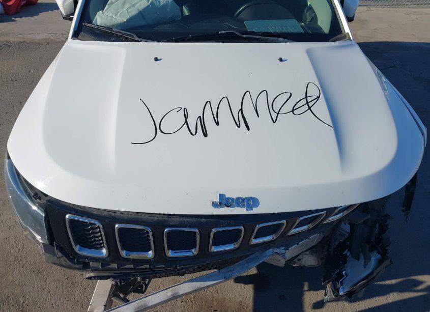 Photo 10 of 2019 Jeep Compass LATITUDE FWD (VIN 3C4NJCBB4KT819831)