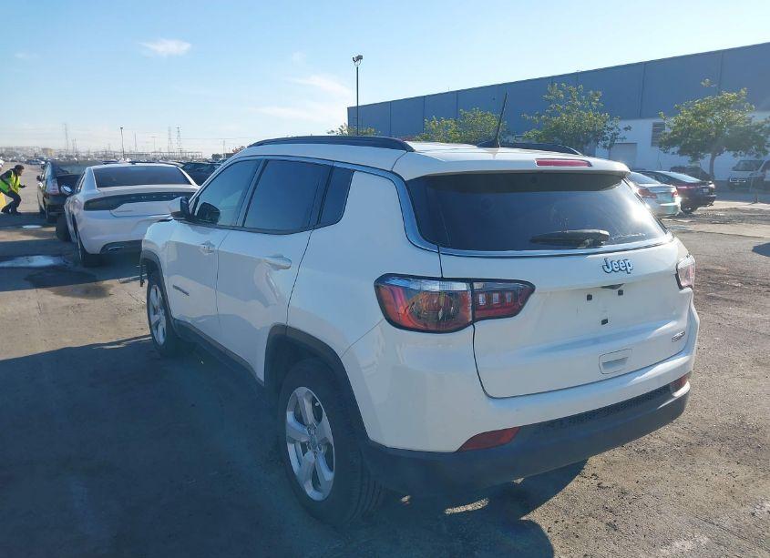 Photo 3 of 2019 Jeep Compass LATITUDE FWD (VIN 3C4NJCBB4KT819831)