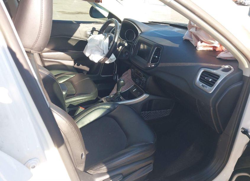 Photo 5 of 2019 Jeep Compass LATITUDE FWD (VIN 3C4NJCBB4KT819831)