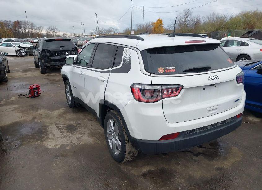 Photo 3 of 2022 Jeep Compass LATITUDE FWD (VIN 3C4NJCBB4NT218259)