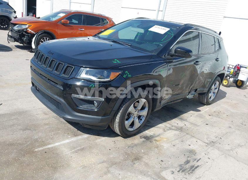 Photo 2 of 2018 Jeep Compass LATITUDE FWD (VIN 3C4NJCBB5JT102532)