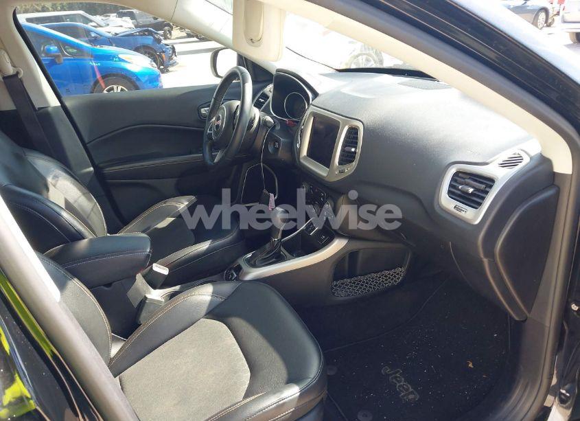 Photo 5 of 2018 Jeep Compass LATITUDE FWD (VIN 3C4NJCBB5JT102532)