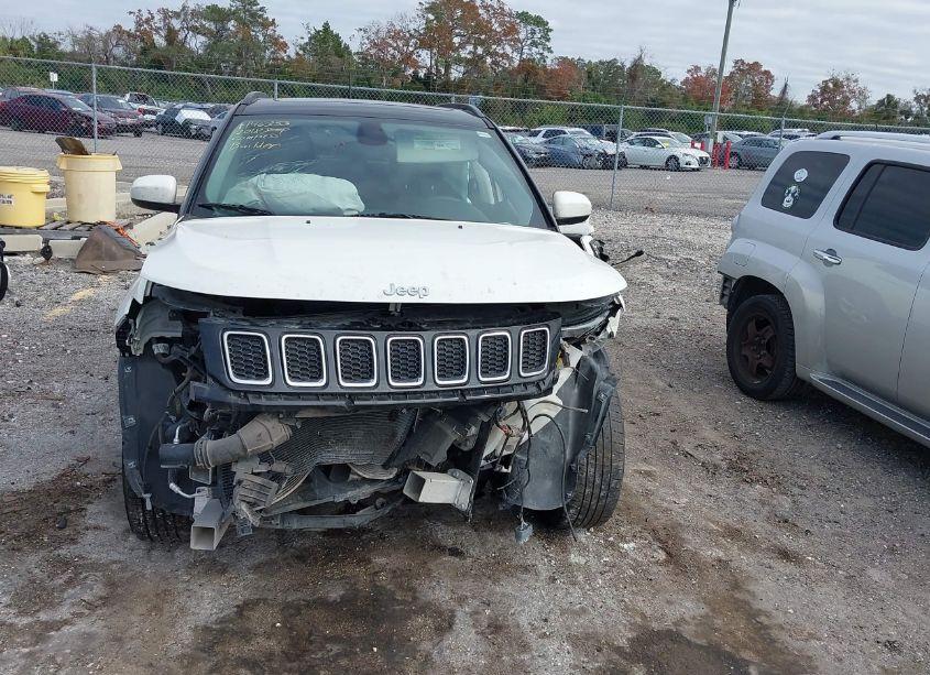 Photo 13 of 2018 Jeep Compass LATITUDE FWD (VIN 3C4NJCBB5JT240748)