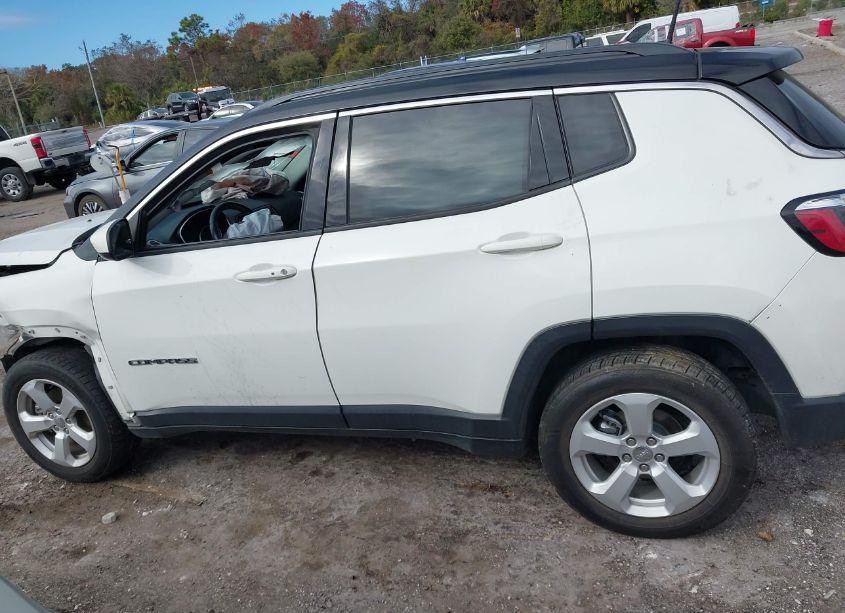 Photo 15 of 2018 Jeep Compass LATITUDE FWD (VIN 3C4NJCBB5JT240748)