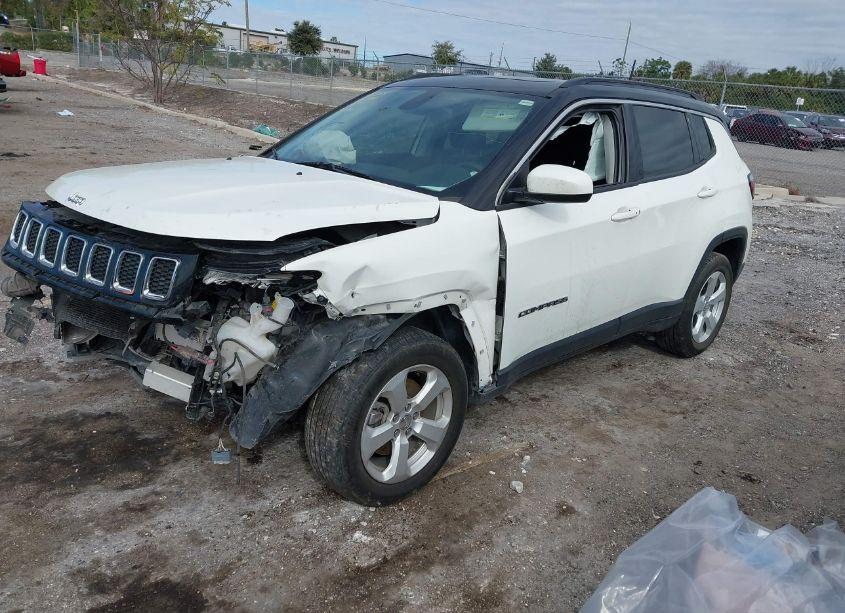 Photo 2 of 2018 Jeep Compass LATITUDE FWD (VIN 3C4NJCBB5JT240748)