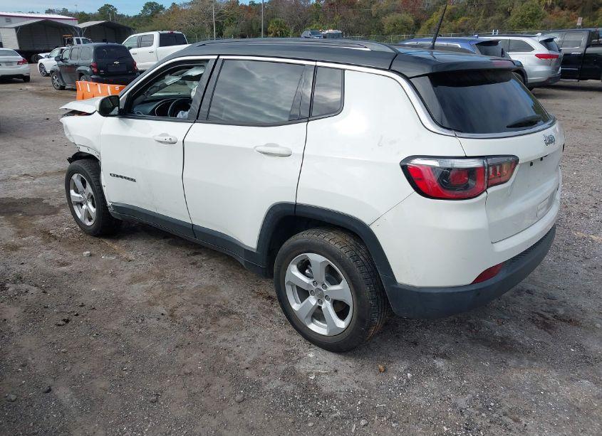 Photo 3 of 2018 Jeep Compass LATITUDE FWD (VIN 3C4NJCBB5JT240748)