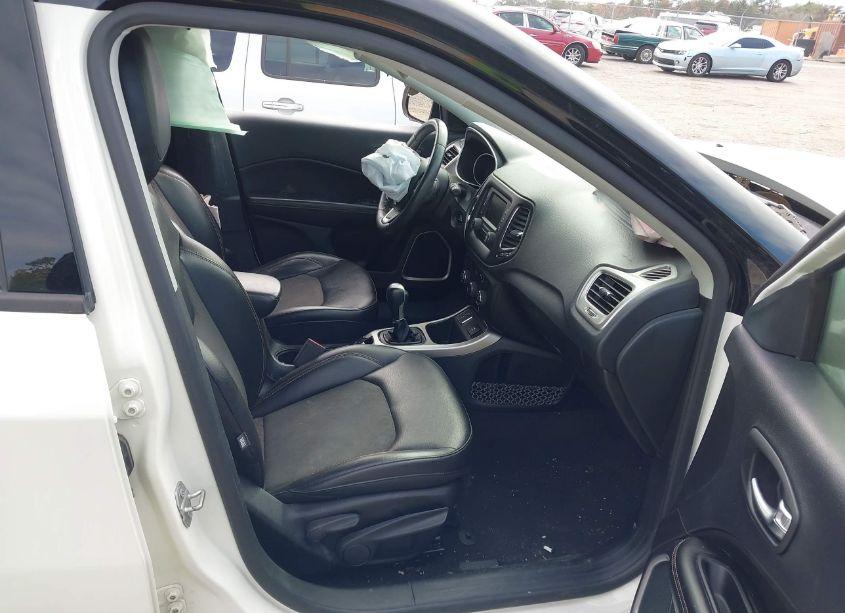 Photo 5 of 2018 Jeep Compass LATITUDE FWD (VIN 3C4NJCBB5JT240748)