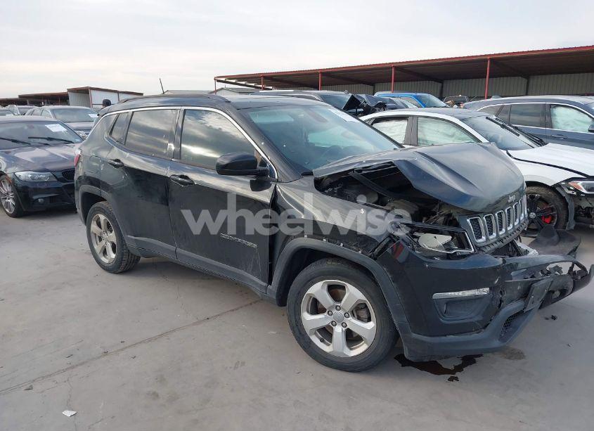2018 Jeep Compass LATITUDE FWD (VIN 3C4NJCBB5JT240751) main photo
