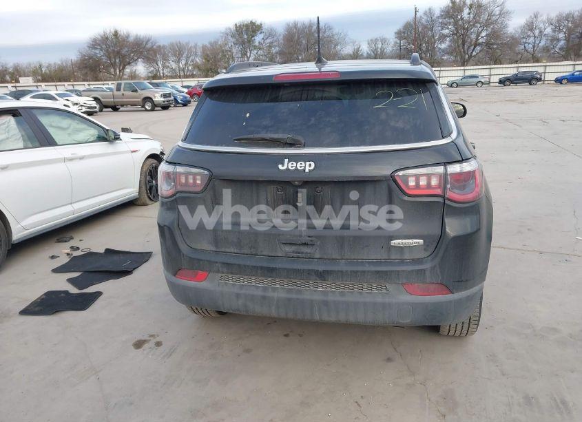 Photo 16 of 2018 Jeep Compass LATITUDE FWD (VIN 3C4NJCBB5JT240751)