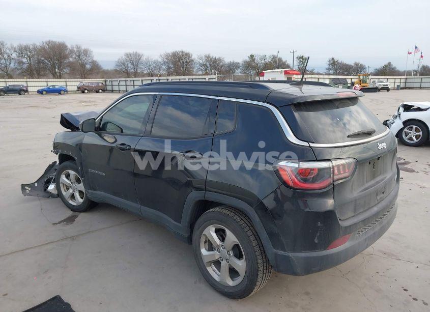 Photo 3 of 2018 Jeep Compass LATITUDE FWD (VIN 3C4NJCBB5JT240751)