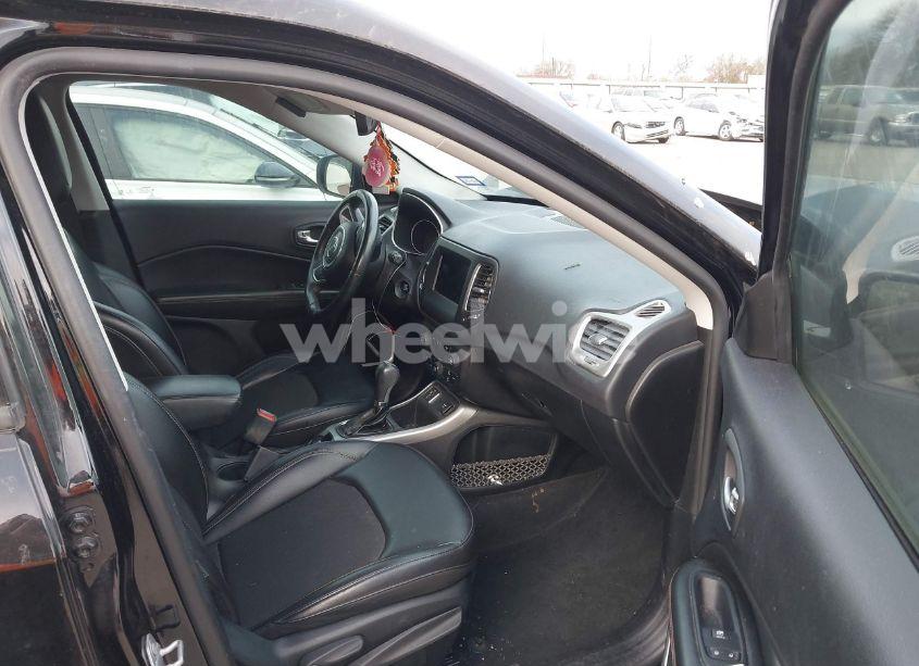 Photo 5 of 2018 Jeep Compass LATITUDE FWD (VIN 3C4NJCBB5JT240751)