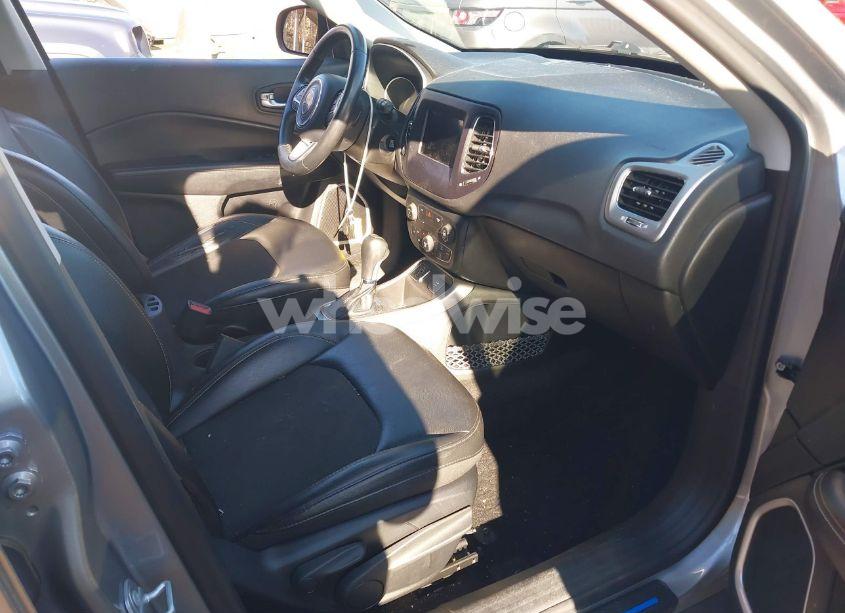 Photo 5 of 2018 Jeep Compass LATITUDE FWD (VIN 3C4NJCBB5JT408050)