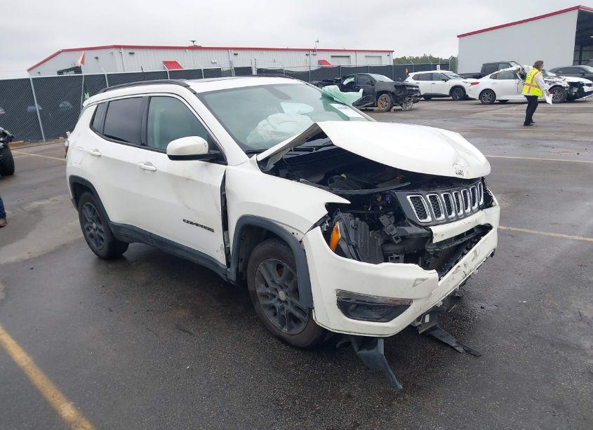 2019 Jeep Compass SUN AND WHEEL FWD (VIN 3C4NJCBB5KT692622) main photo