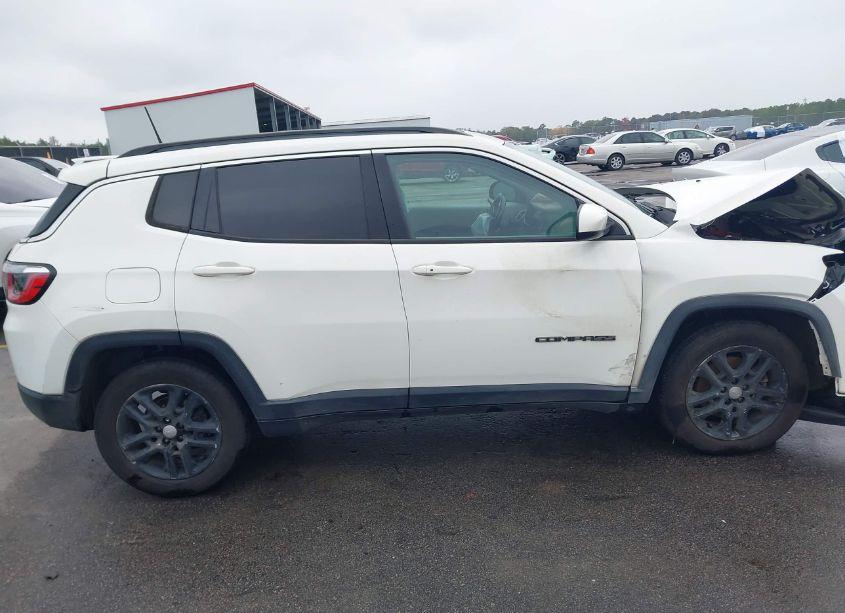 Photo 13 of 2019 Jeep Compass SUN AND WHEEL FWD (VIN 3C4NJCBB5KT692622)