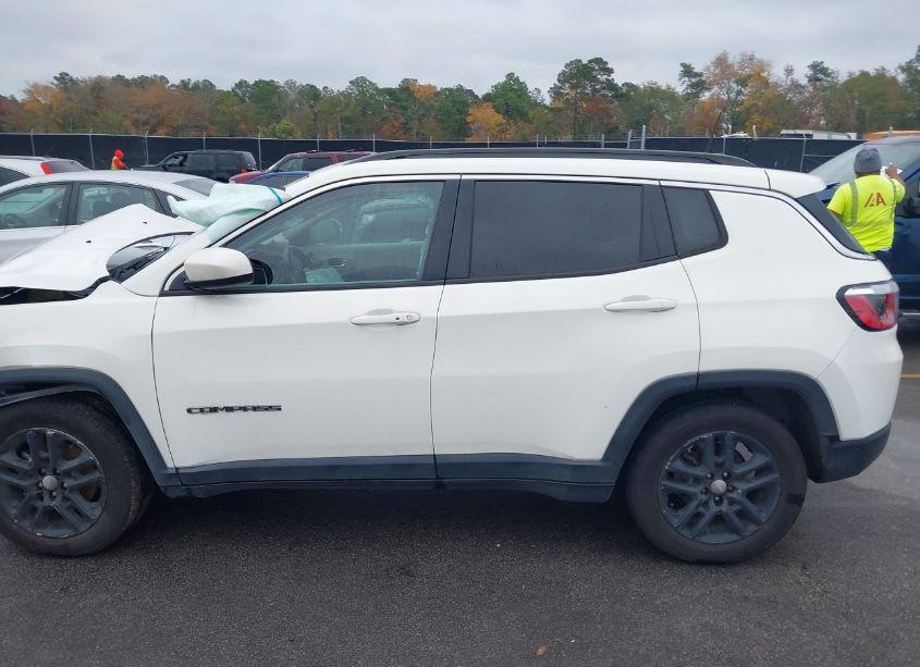 Photo 14 of 2019 Jeep Compass SUN AND WHEEL FWD (VIN 3C4NJCBB5KT692622)