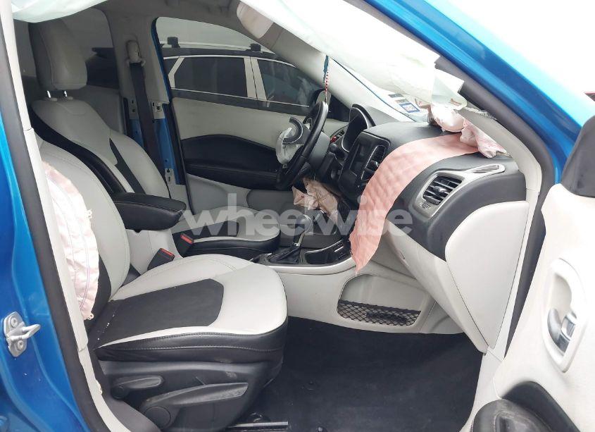 Photo 5 of 2019 Jeep Compass SUN AND WHEEL FWD (VIN 3C4NJCBB5KT782420)