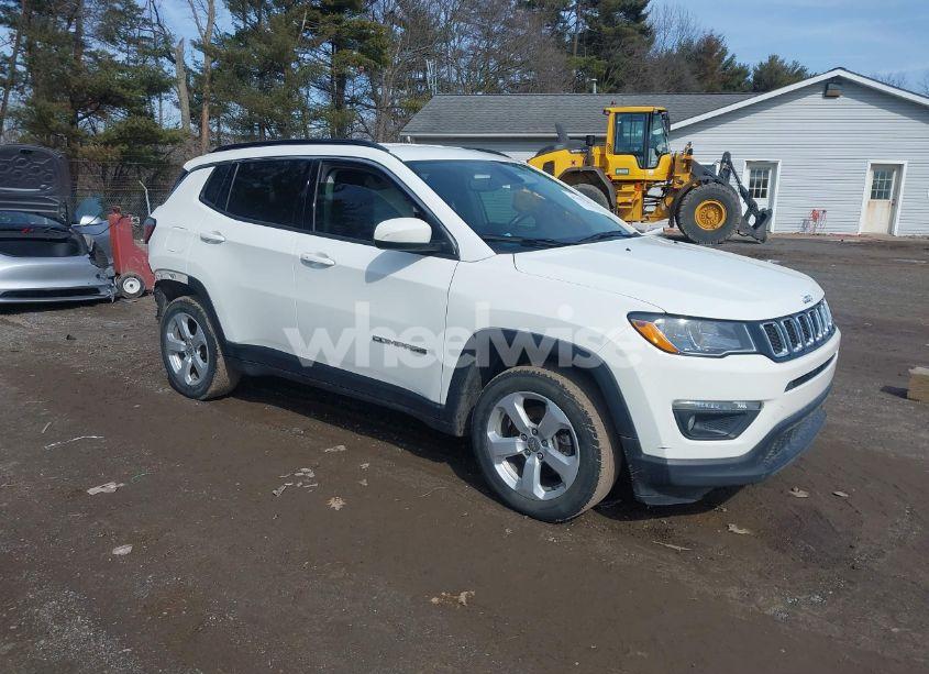 2019 Jeep Compass LATITUDE FWD (VIN 3C4NJCBB5KT855205) main photo