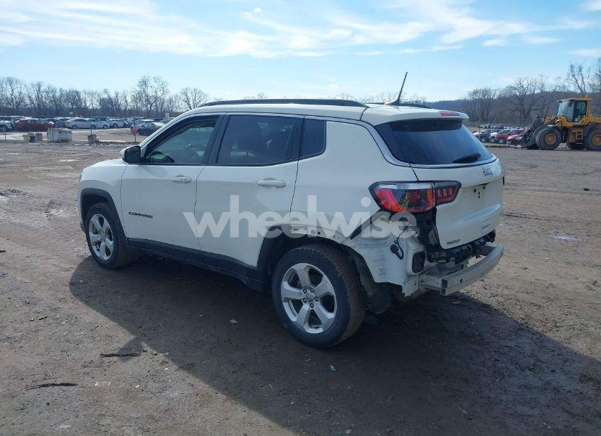 Photo 3 of 2019 Jeep Compass LATITUDE FWD (VIN 3C4NJCBB5KT855205)