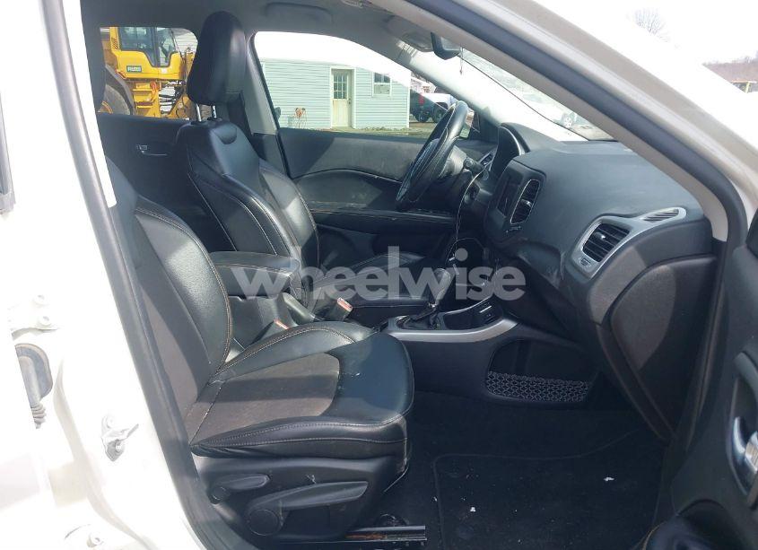 Photo 5 of 2019 Jeep Compass LATITUDE FWD (VIN 3C4NJCBB5KT855205)